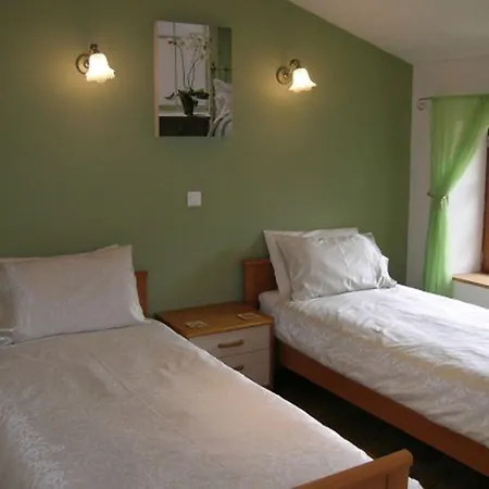 Le Chene Vert Bed & Breakfast *